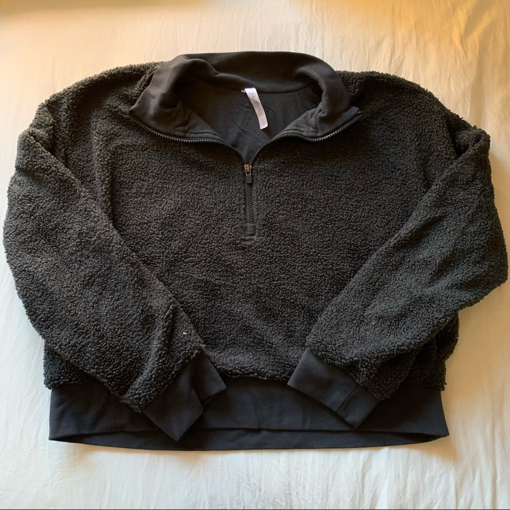 Fluffy Fabletics cropped quarter zip